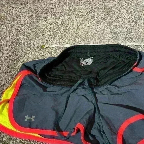 Under Armour Gym Shorts HeatGear Semi-Fitted Lined Athletic Womens Size Small - Picture 6 of 9